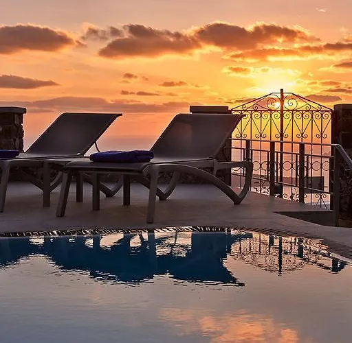 Dakoronia Fira (Santorini)